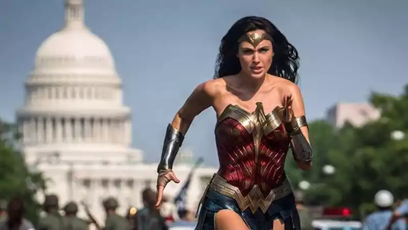 Wonder Woman 1984 is pretty bad — and so is the glitch