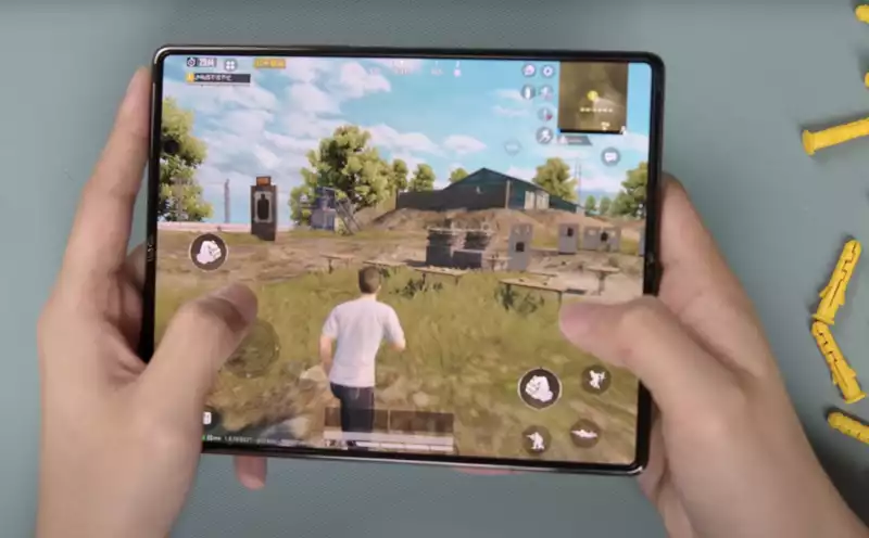 Samsung Galaxy Z Fold 2 Video Reveals Improved Design- and Killer New Features