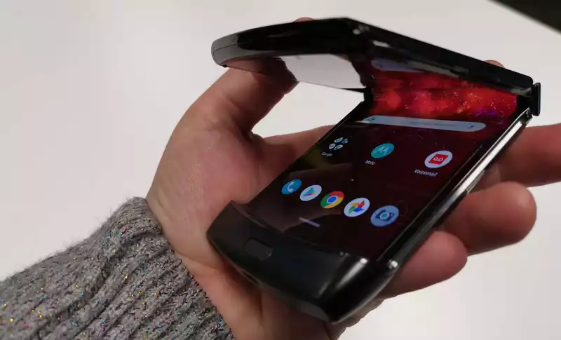 bad news? Some Razr phones are making a sound