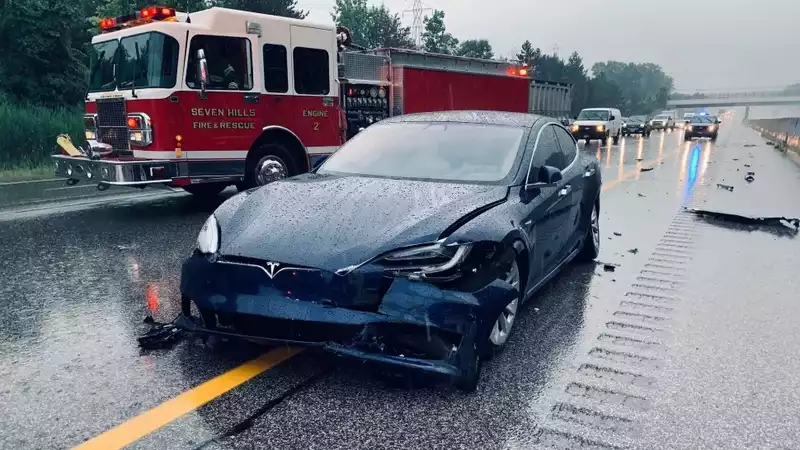 US safety agency opens probe into Tesla autopilot after a series of crashes