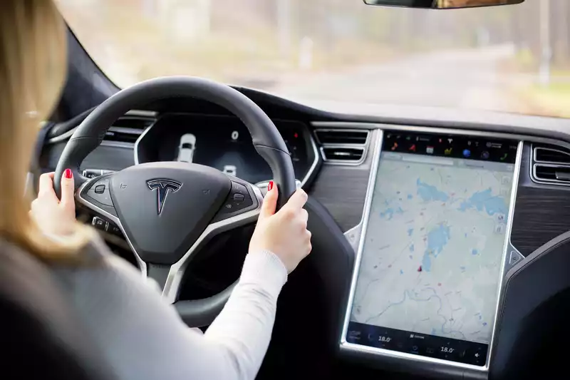 Tesla "hustle" to develop autopilot after fatal crash