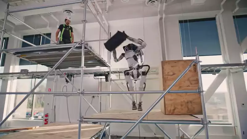 Watch in awe as Boston Dynamic's atlas robot grabs, jumps, throws and flips like a human.