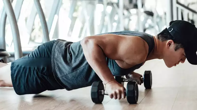 Forget about the gym - This 6 moving dumbbells training can be done from home in a limited space