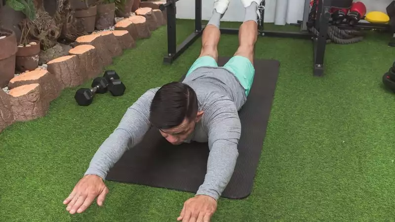 How to Do Superman Exercise to Strengthen Your Core, Back and Gluteal Muscles All at Once