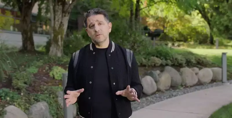 Panos Panay Leaves Microsoft - What Surface and Windows 11 Mean